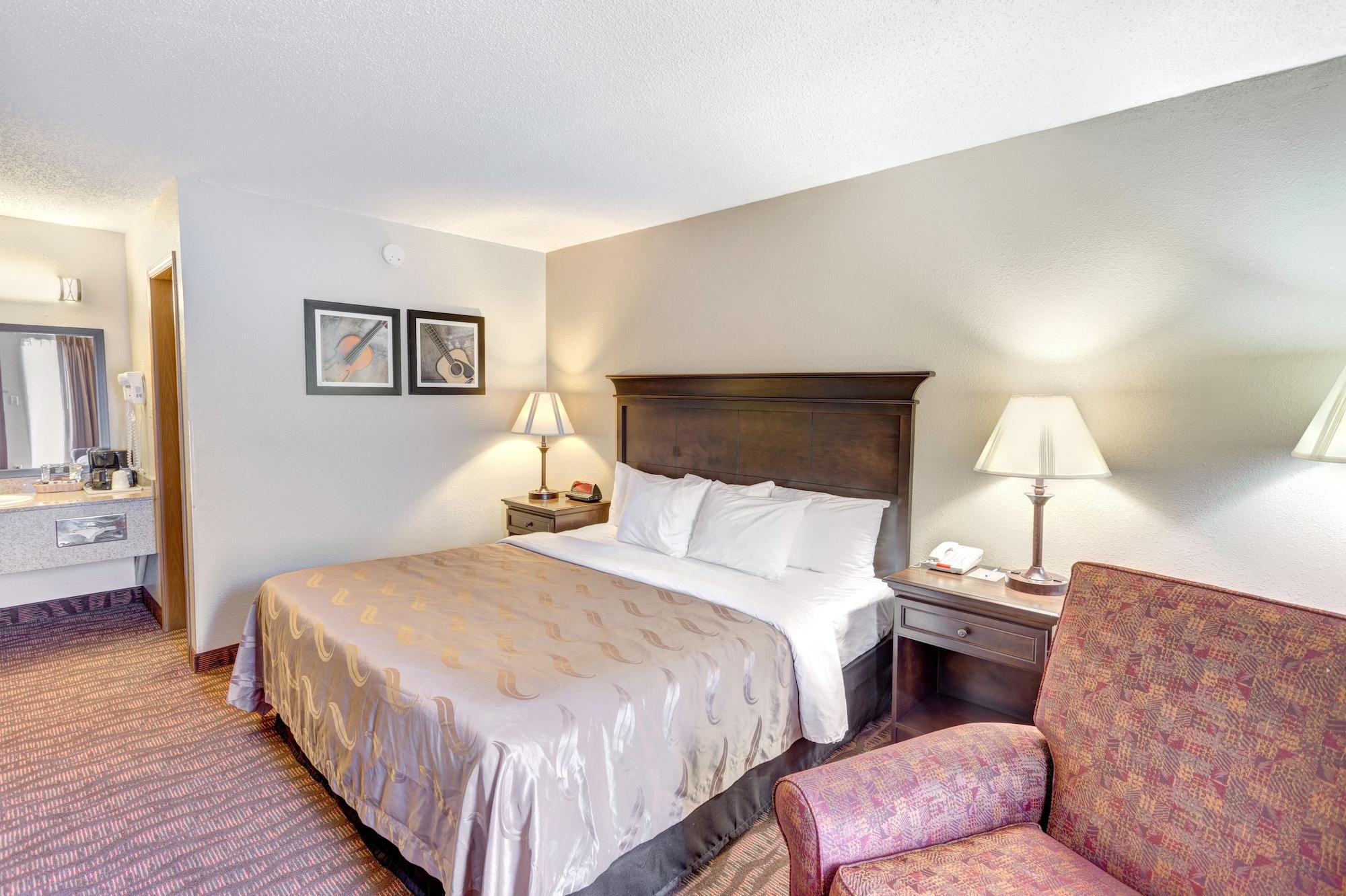 Quality Inn West Брэнсон Экстерьер фото