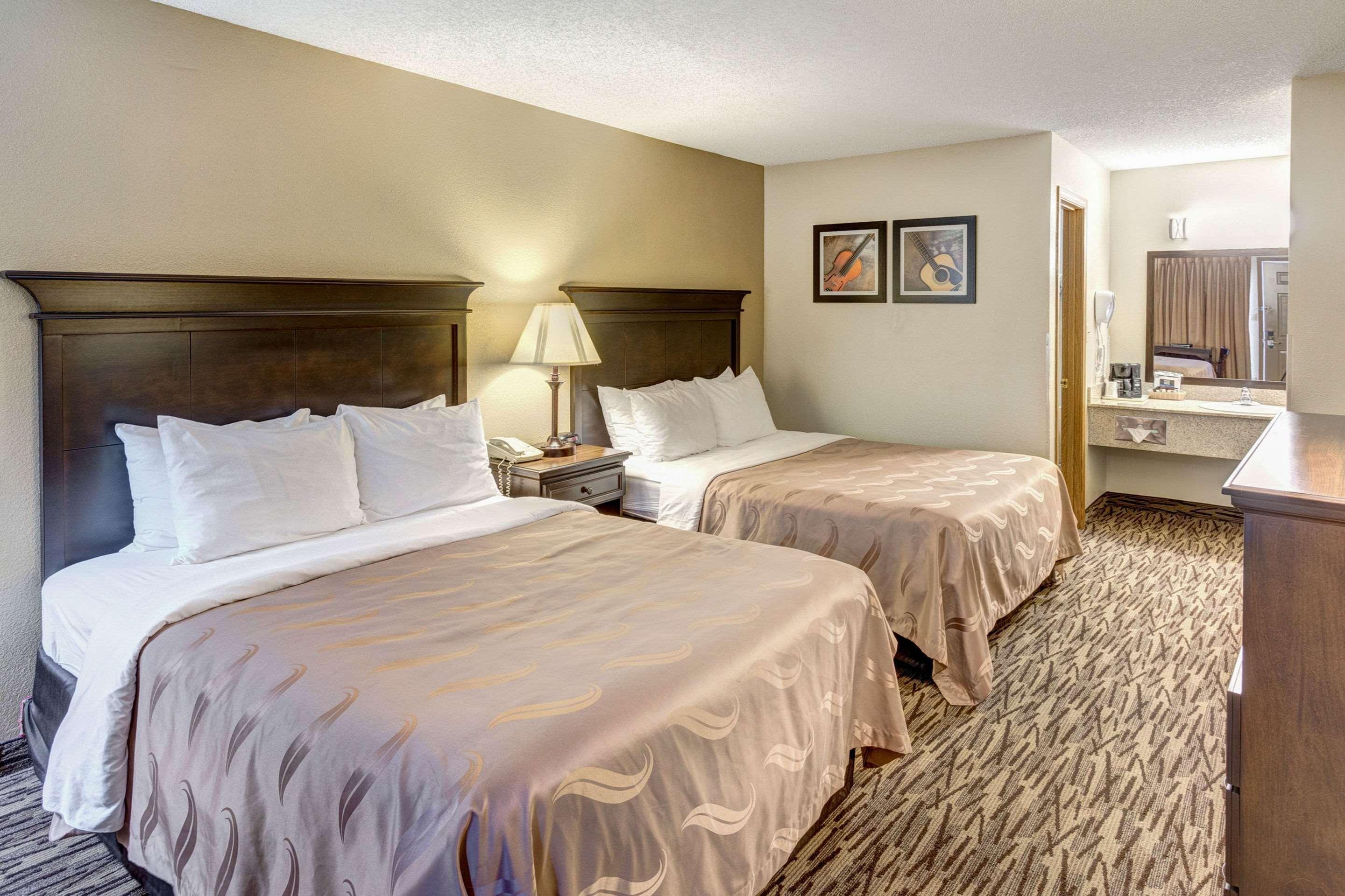 Quality Inn West Брэнсон Экстерьер фото
