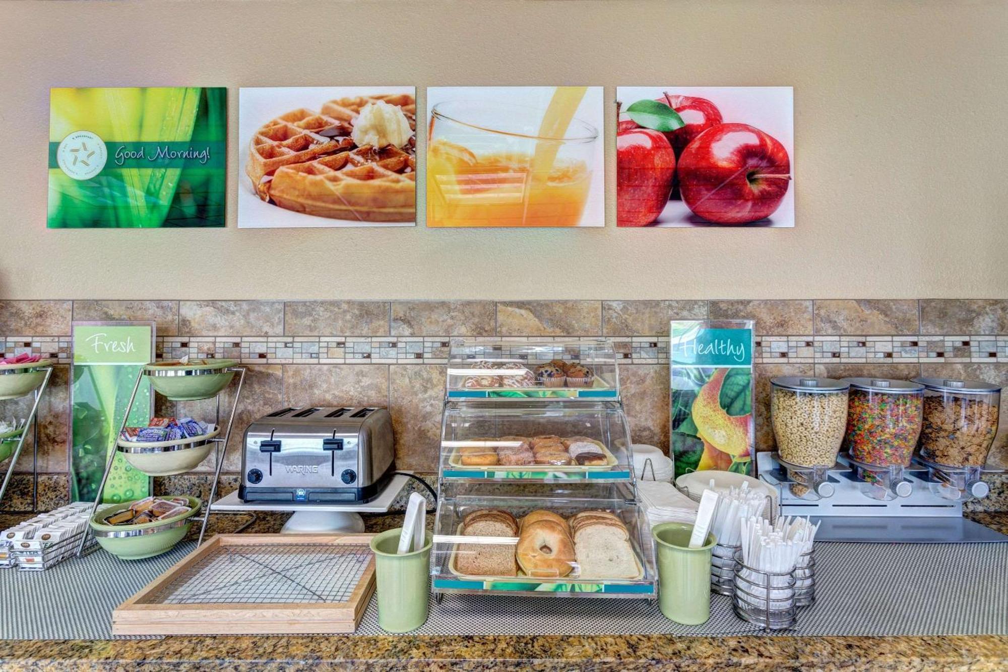 Quality Inn West Брэнсон Экстерьер фото