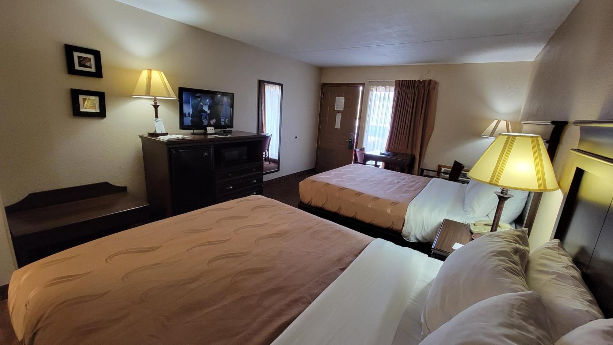 Quality Inn West Брэнсон Экстерьер фото