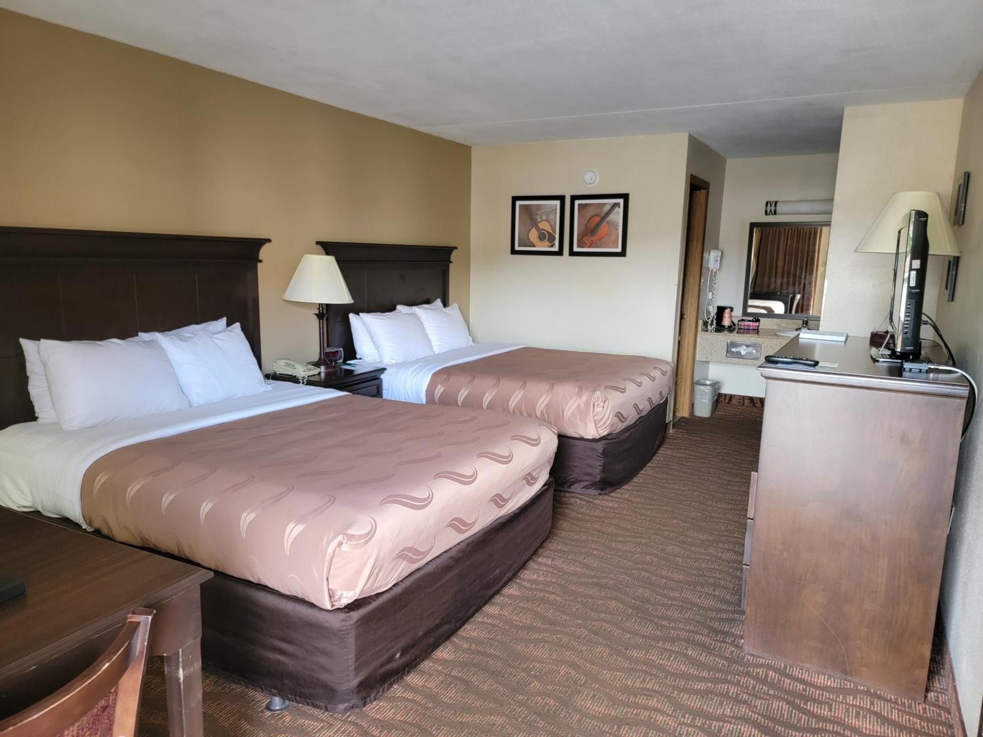 Quality Inn West Брэнсон Экстерьер фото