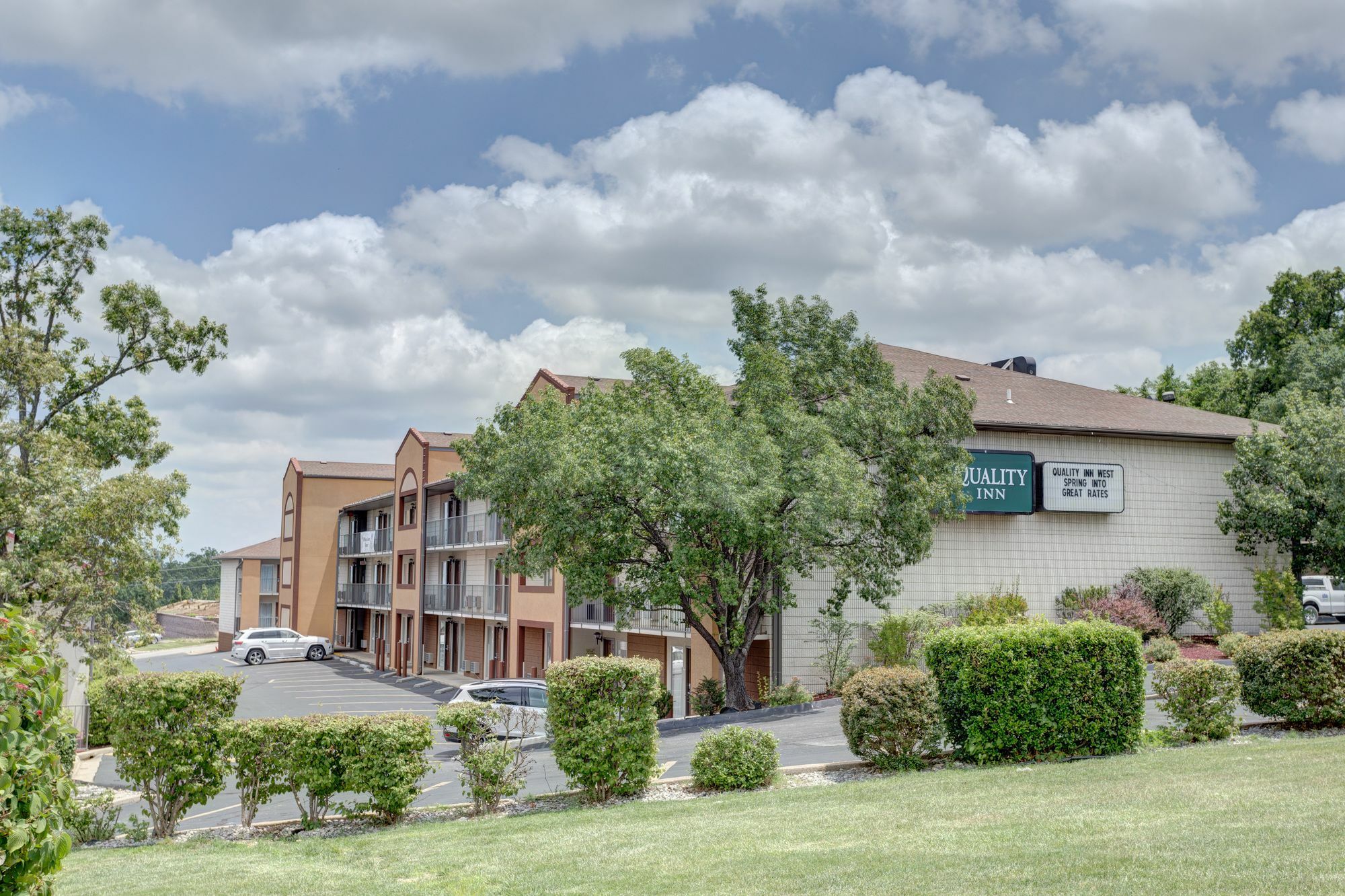 Quality Inn West Брэнсон Экстерьер фото