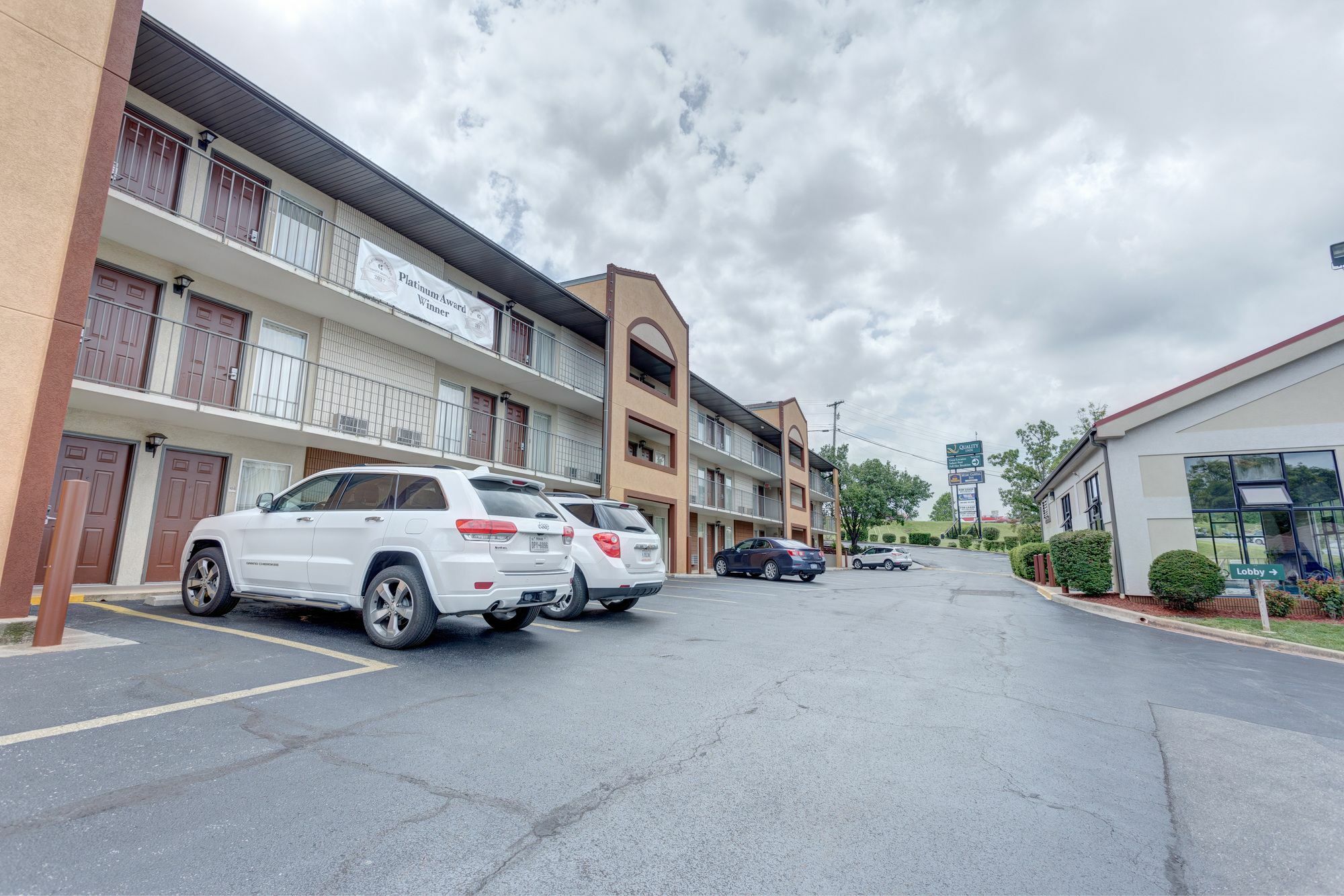 Quality Inn West Брэнсон Экстерьер фото